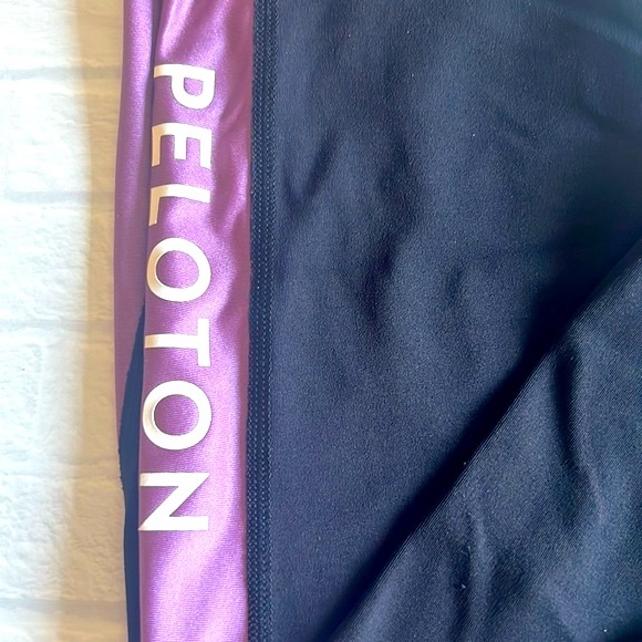 Peloton Colorblock Speed Leggings Black and Purple Small - Picture 4 of 9